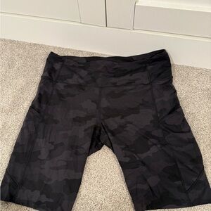 Lululemon Athletica Black Camo Shorts 14